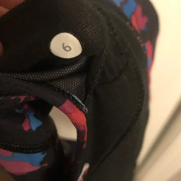 🚫SOLD🚫 LULULEMON SPORTS BRA SIZE 6 - Picture 4 of 4